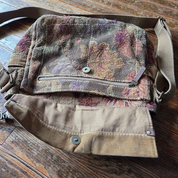 Fossil Floral Tapestry Crossbody Bag - Beige and Pink - Picture 10 of 12